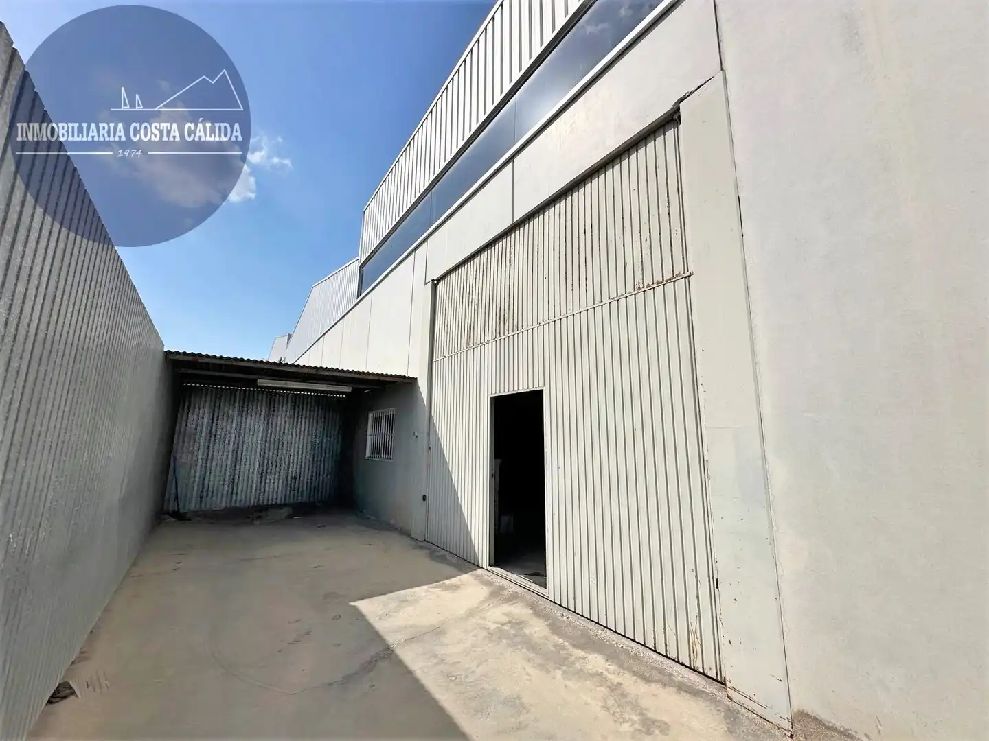 Vista exterior de Nave industrial en venta en Lorca