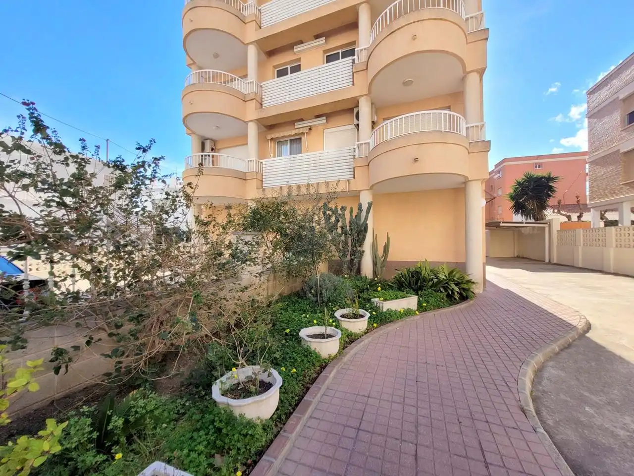 Exterior view of Apartments for rent in Gandia  with Air Conditioner, Terrace and Storage room