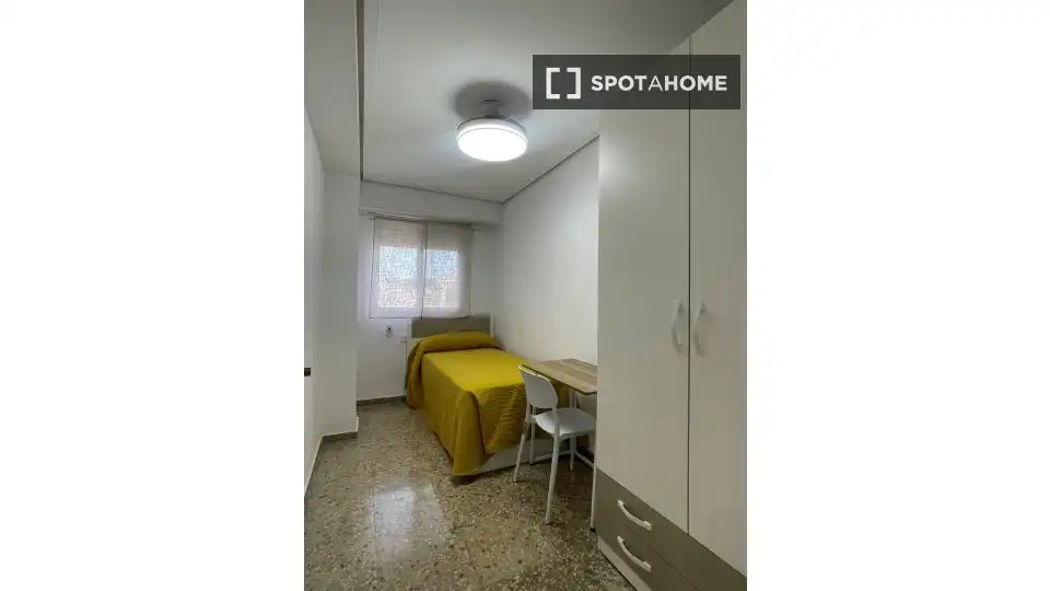 Room in Benimàmet