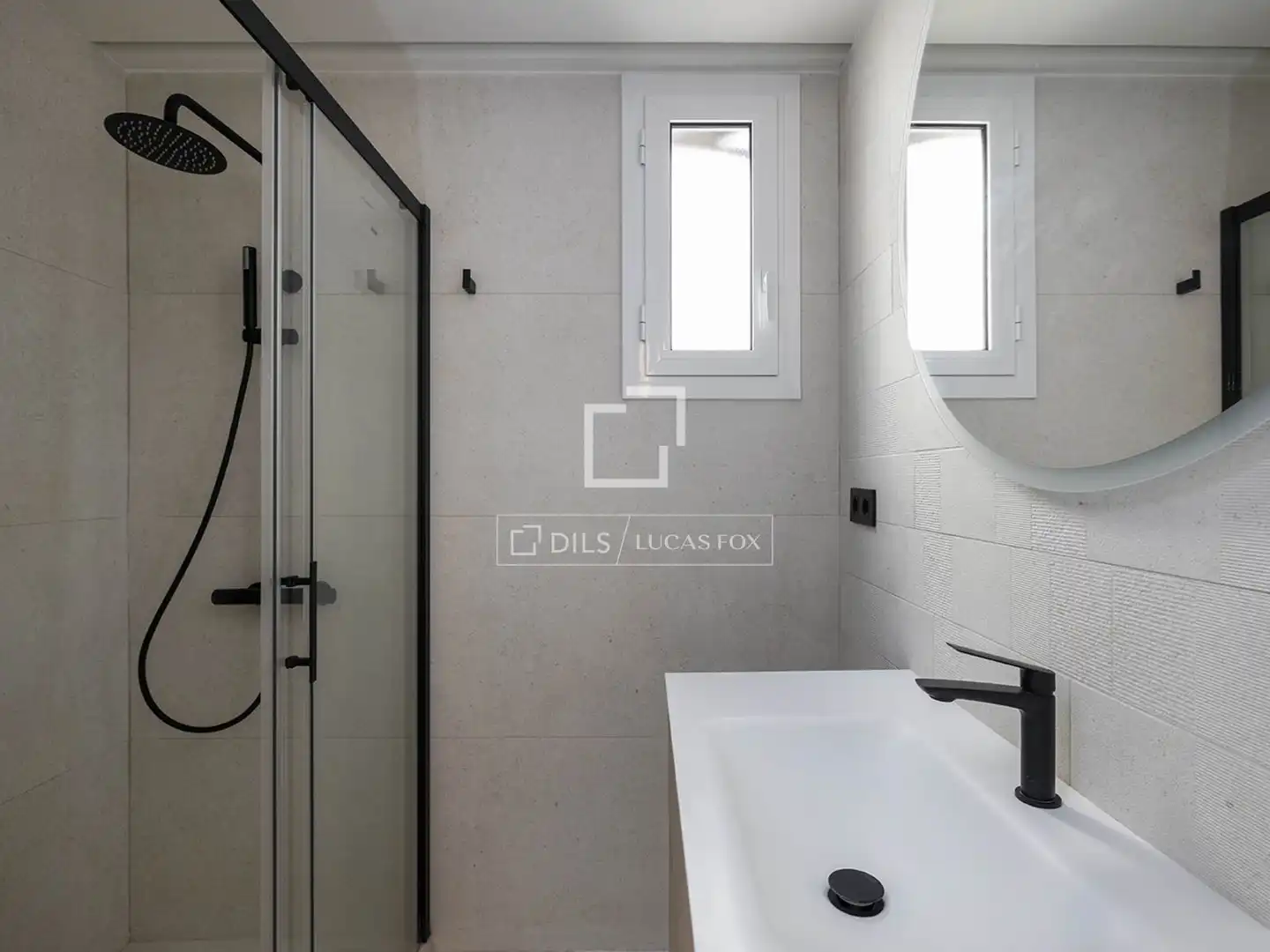 Bathroom of Flat for sale in Barcelona  with Air Conditioner, Heating and Parquet flooring