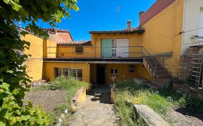 Exterior view of Single-family semi-detached for sale in Manlleu  with Private garden, Terrace and Balcony