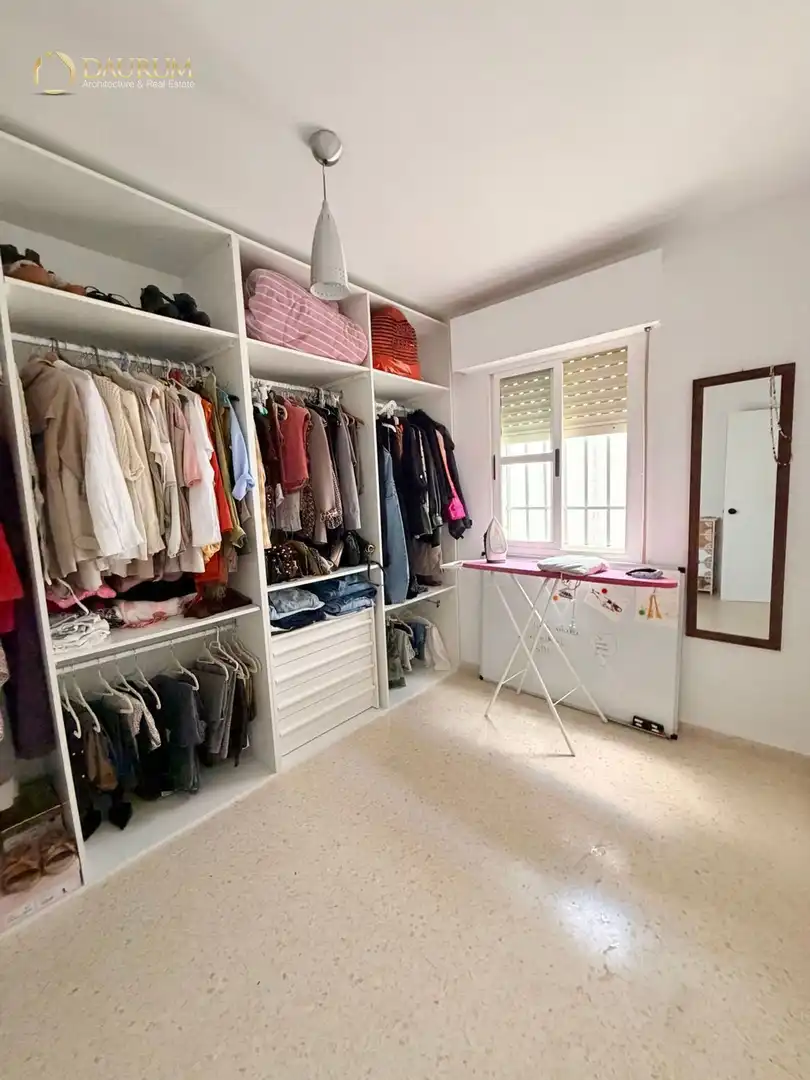 Dormitori de Pis en venda en Dos Hermanas amb Aire condicionat i Terrassa