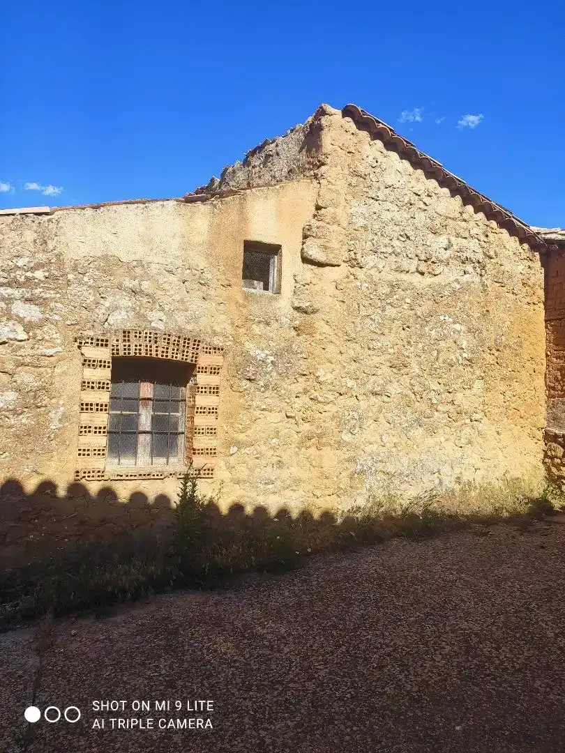 Vista exterior de Casa o chalet en venta en Momblona con Jardín privado