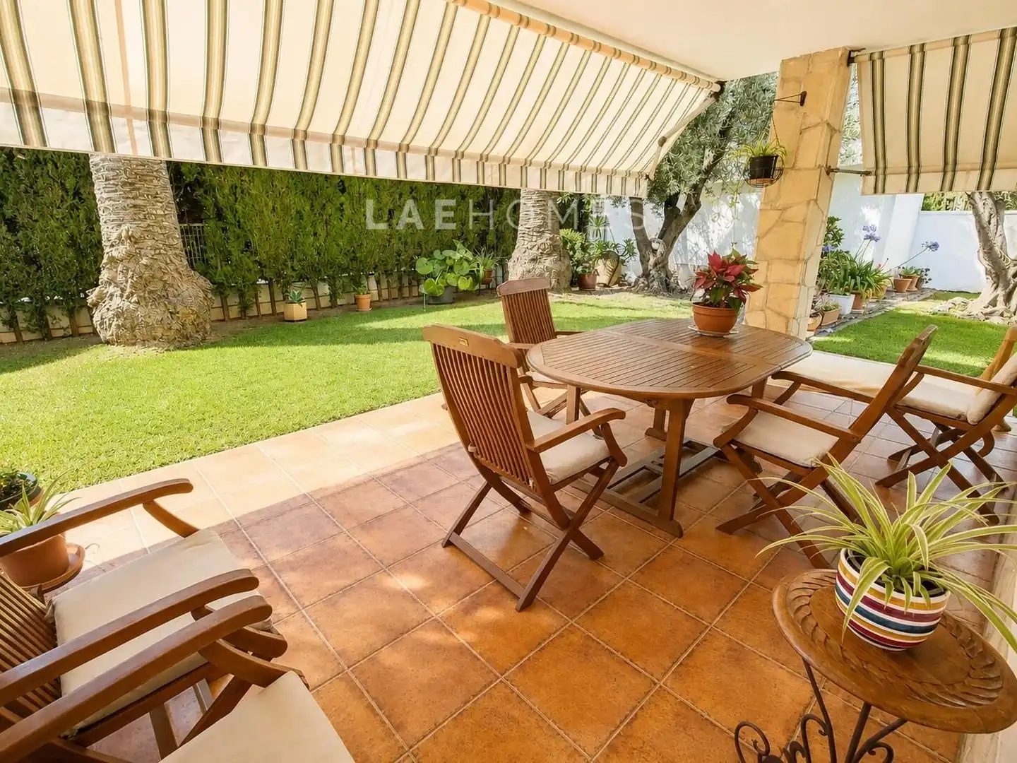 Casa aparellada amb terrassa en venda a Heliópolis