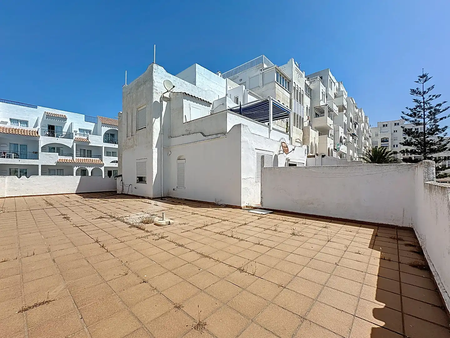 Vista exterior de Apartamento en venta en Roquetas de Mar con Jardín privado, Terraza y Amueblado