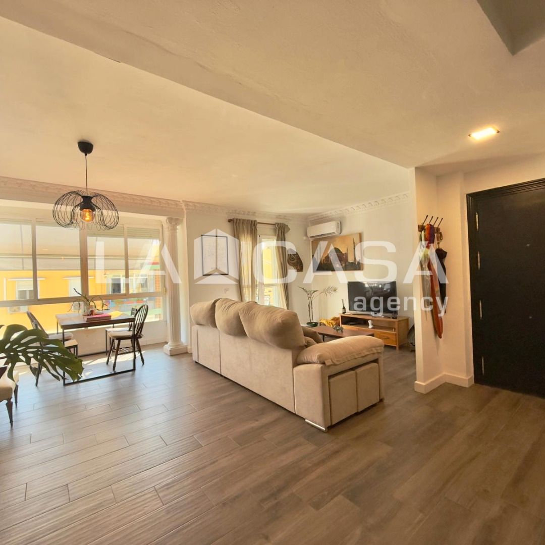 Living room of Flat for sale in  Sevilla Capital  with Terrace and Storage room