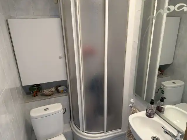 Badezimmer von Büro zum Verkauf in Girona mit Klimaanlage und Heizung