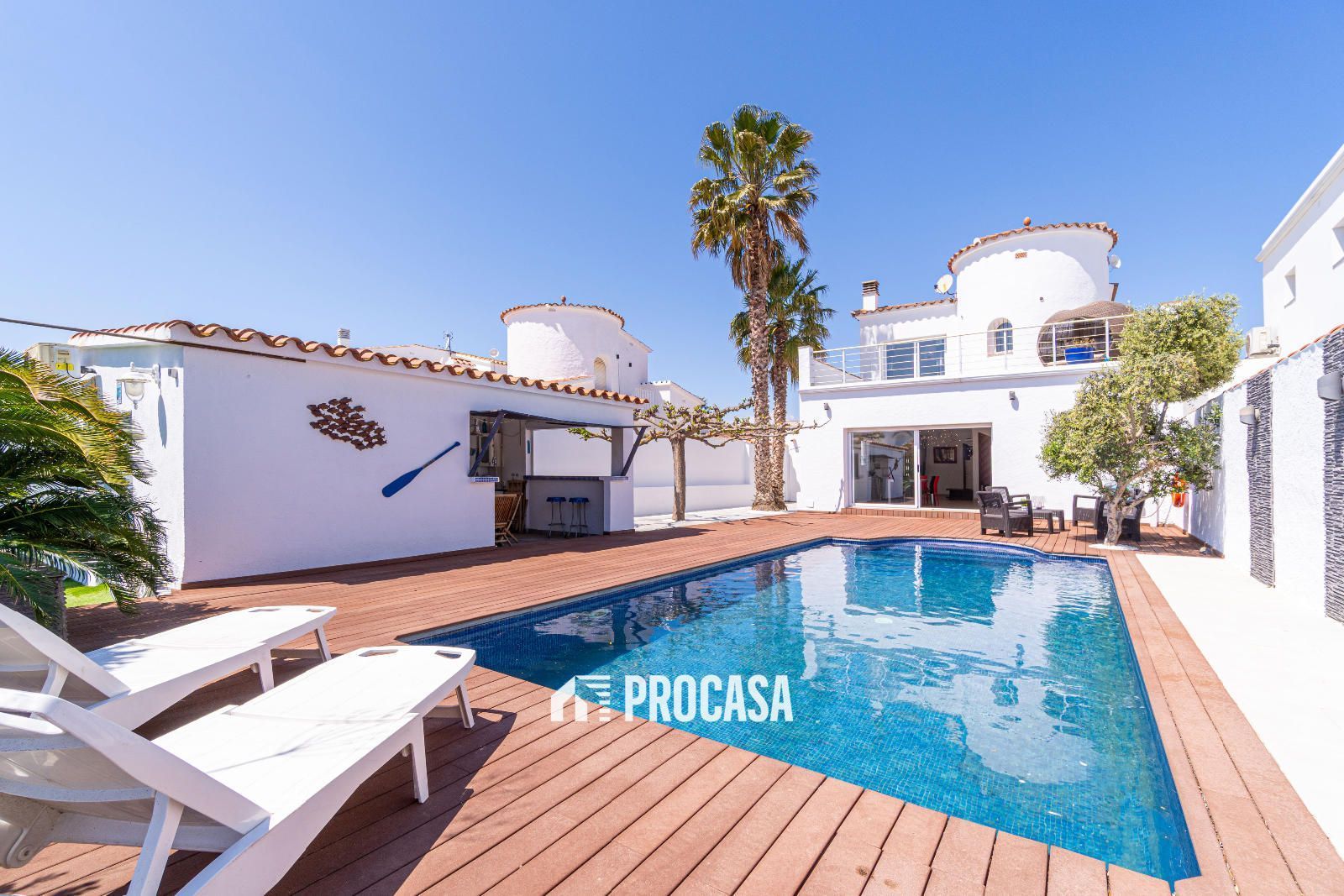 Vista exterior de Casa o xalet en venda en Empuriabrava amb Aire condicionat, Calefacció i Piscina