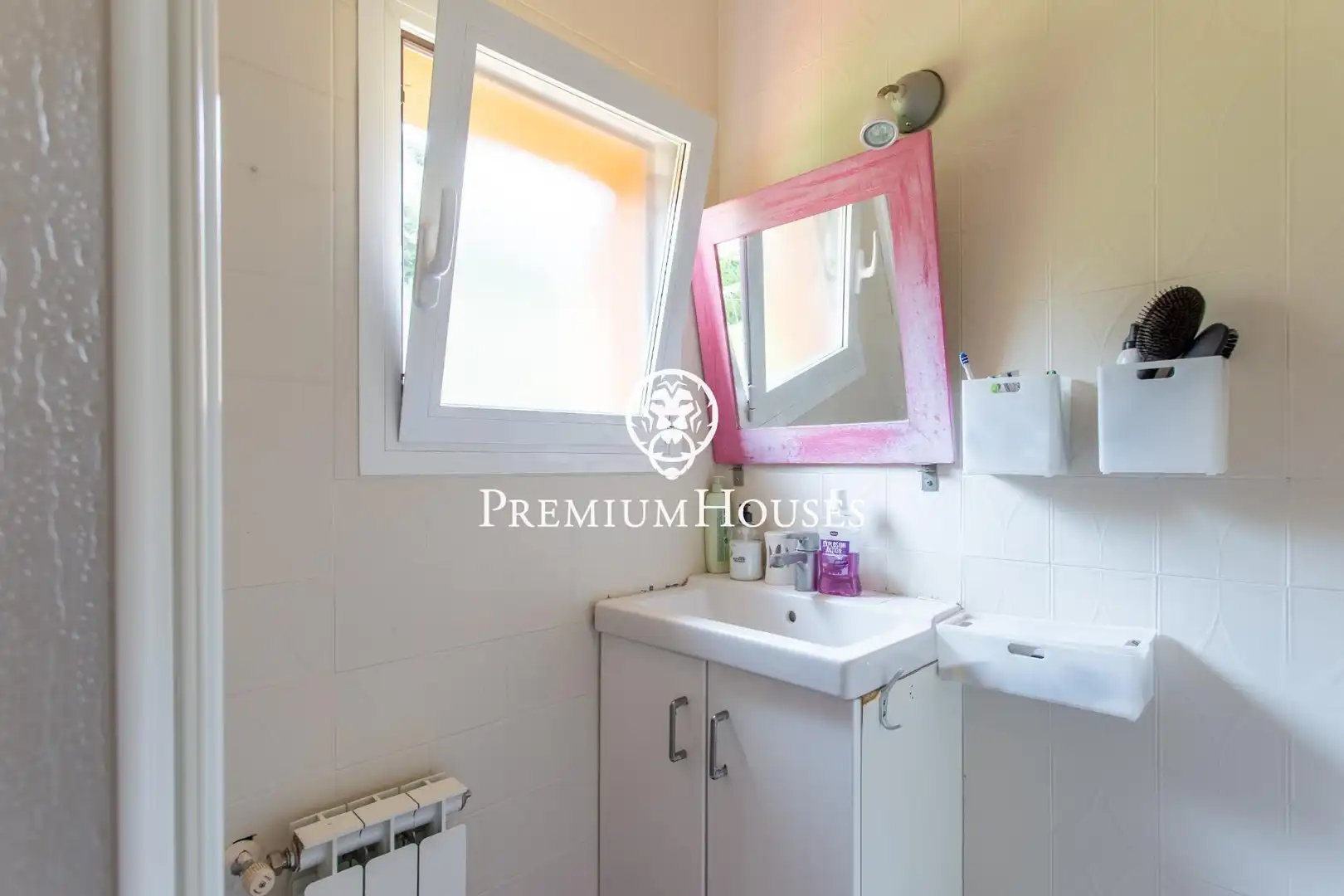 Bathroom of Houses for sale in Arenys de Munt  with Air Conditioner, Heating and Private garden