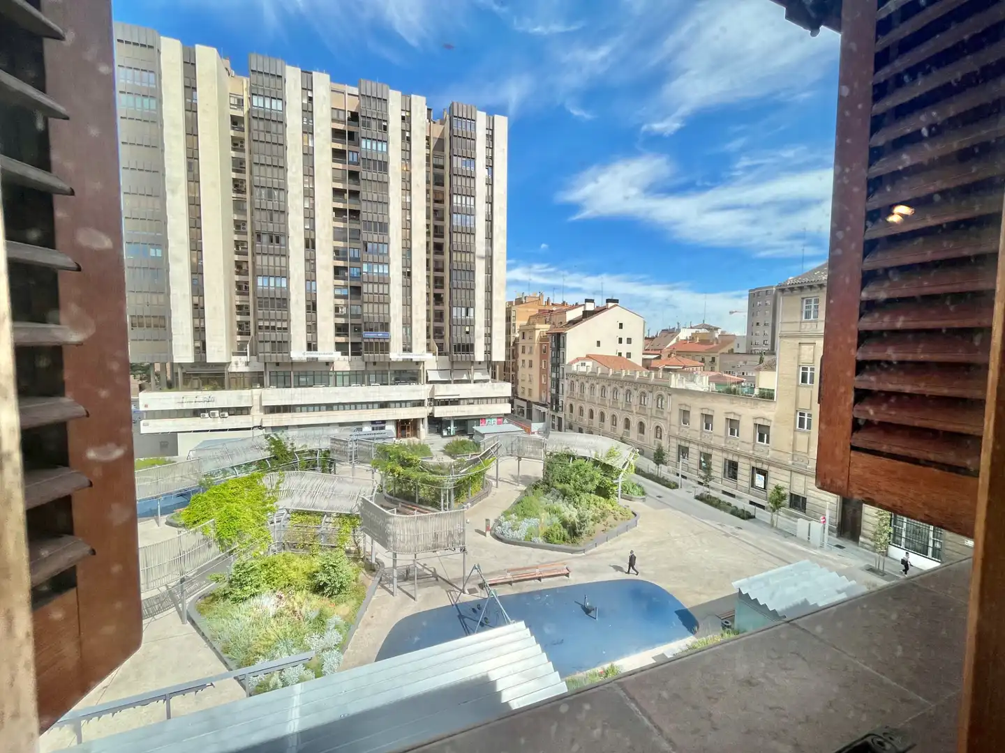 Außenansicht von Maisonette zum Verkauf in Zaragoza mit Klimaanlage, Heizung und Parkett