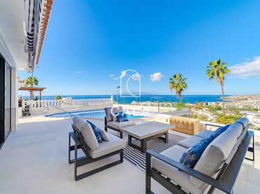 House with balcony for sale in Europa