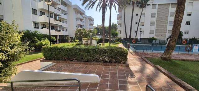 Apartamento en Venta en Avenida SALVADOR ALLENDE en La Carihuela - Los Nidos