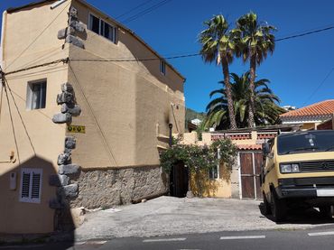 Casa amb balcó en venda a Calle Vicacaro