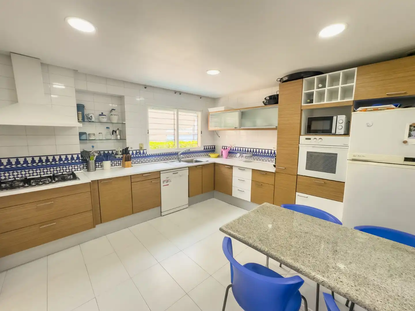 Kitchen of Duplexes for rent in Santa Pola  with Air Conditioner, Private garden and Terrace