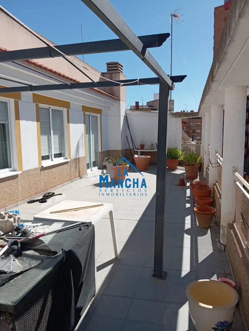 Vista exterior de Àtic en venda en Albacete amb Aire condicionat, Calefacció i Terrassa