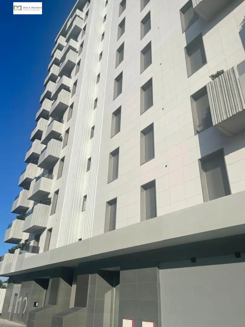 Exterior view of Flat for rent in León Capital   with Heating, Parquet flooring and Terrace