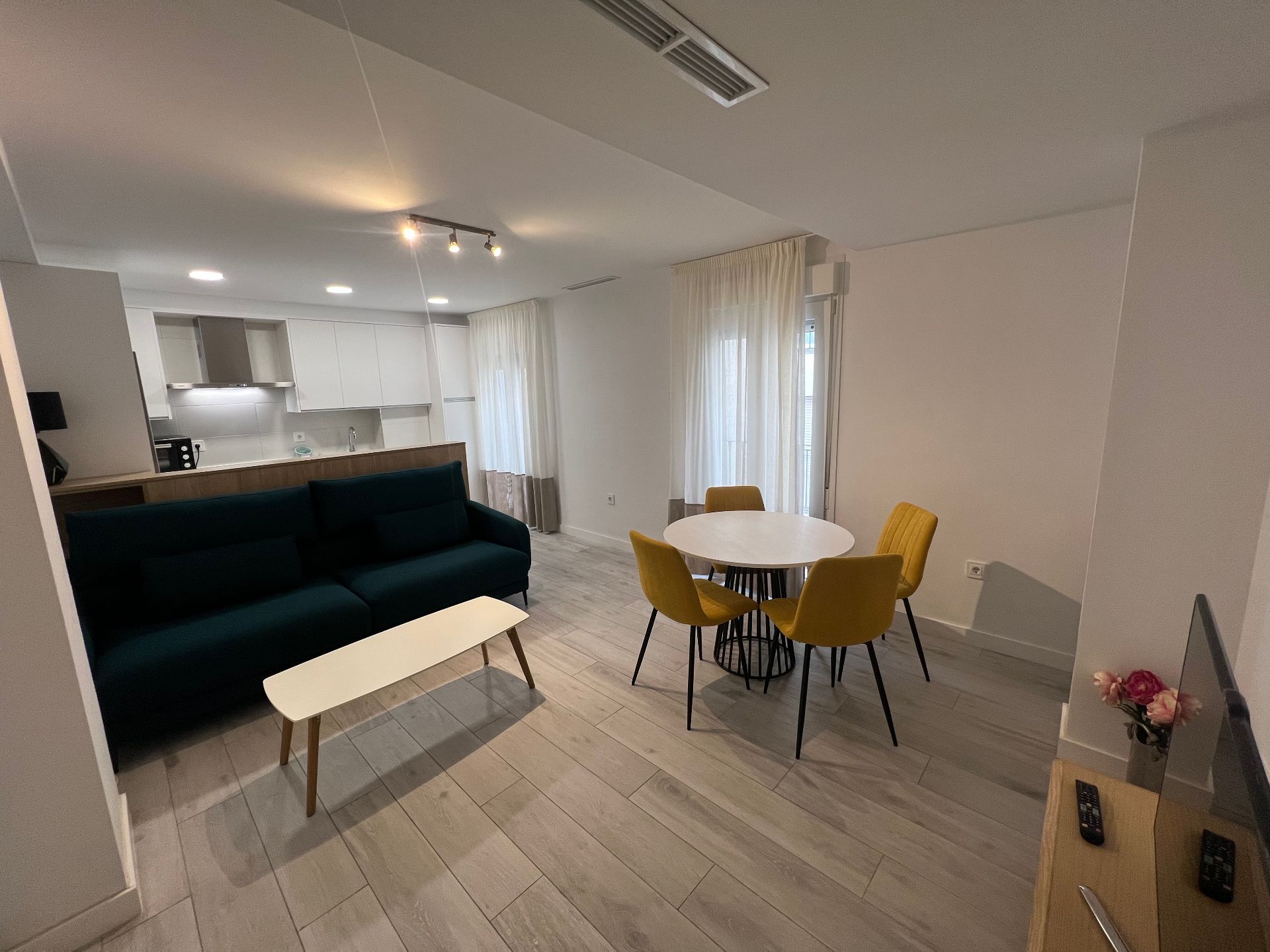 Sala d'estar de Pis en venda en  Jaén Capital amb Calefacció, Moblat i Forn