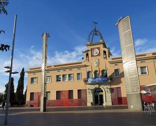 Exterior view of Building for sale in Santa Coloma de Gramenet