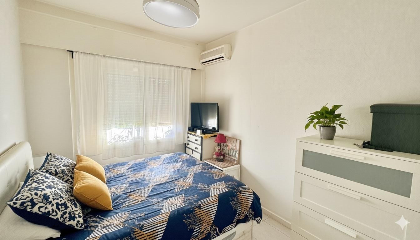 Dormitori de Apartament en venda en Torremolinos amb Aire condicionat, Terrassa i Balcó
