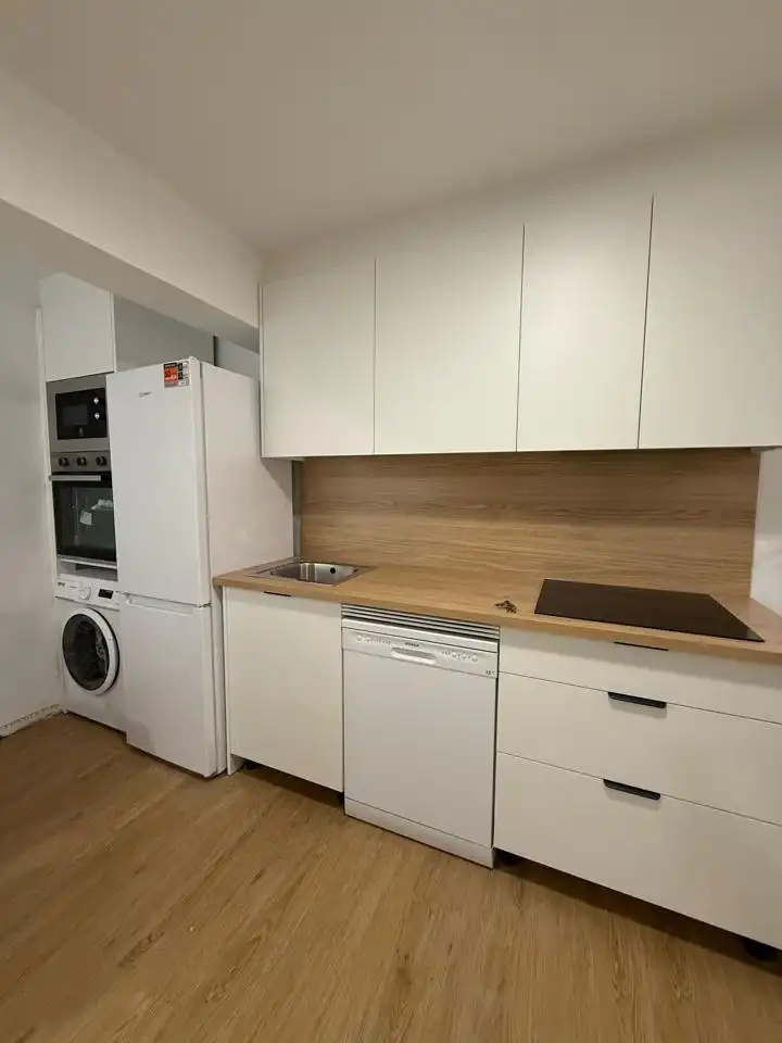 Room in Rúa San Isidoro, Sagrada Familia, A Coruña Capital