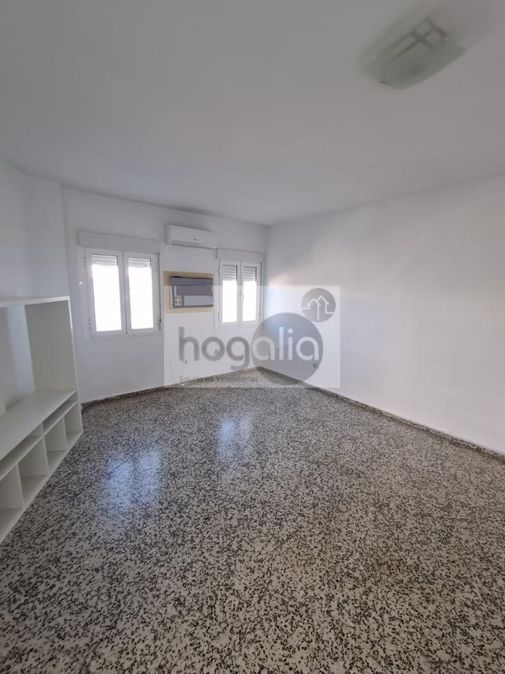 Living room of Flat to rent in  Sevilla Capital  with Air Conditioner, Terrace and Storage room