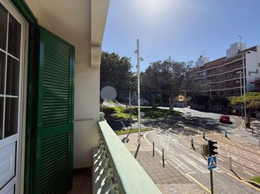 Piso con balcón en venta en La Salud - La Salle