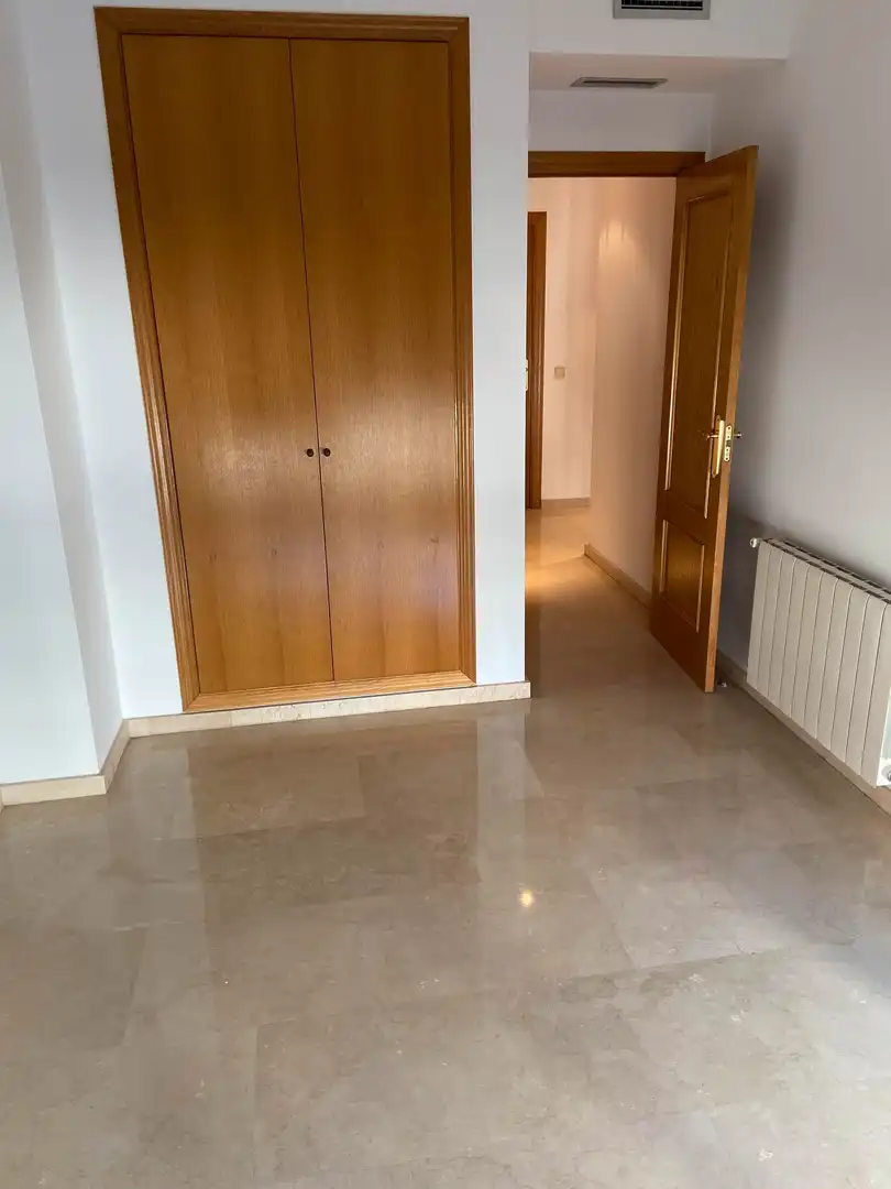 Wohnung zur Miete in Valencia mit Klimaanlage, Heizung und Terrasse