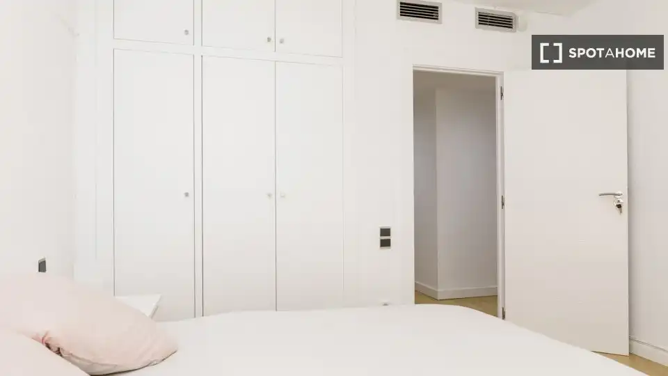 Room in Paseo Independencia