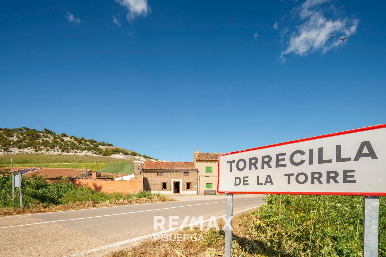 Exterior view of House or chalet for sale in Torrecilla de la Torre  with Heating, Private garden and Furnished