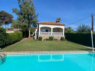 House with pool for sale in Casares pueblo