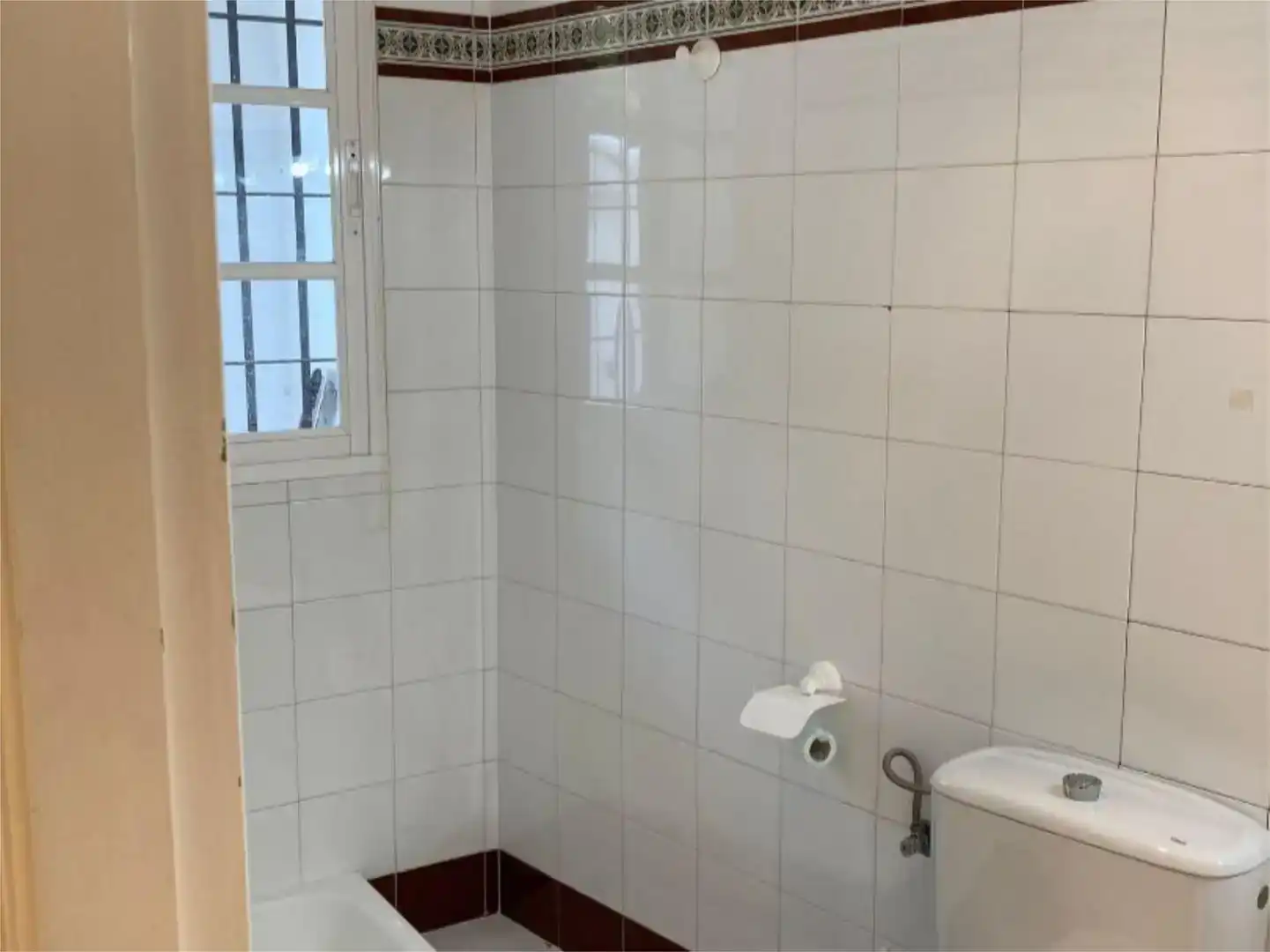 Bany de Casa adosada de lloguer en Istán amb Aire condicionat, Jardí privat i Piscina