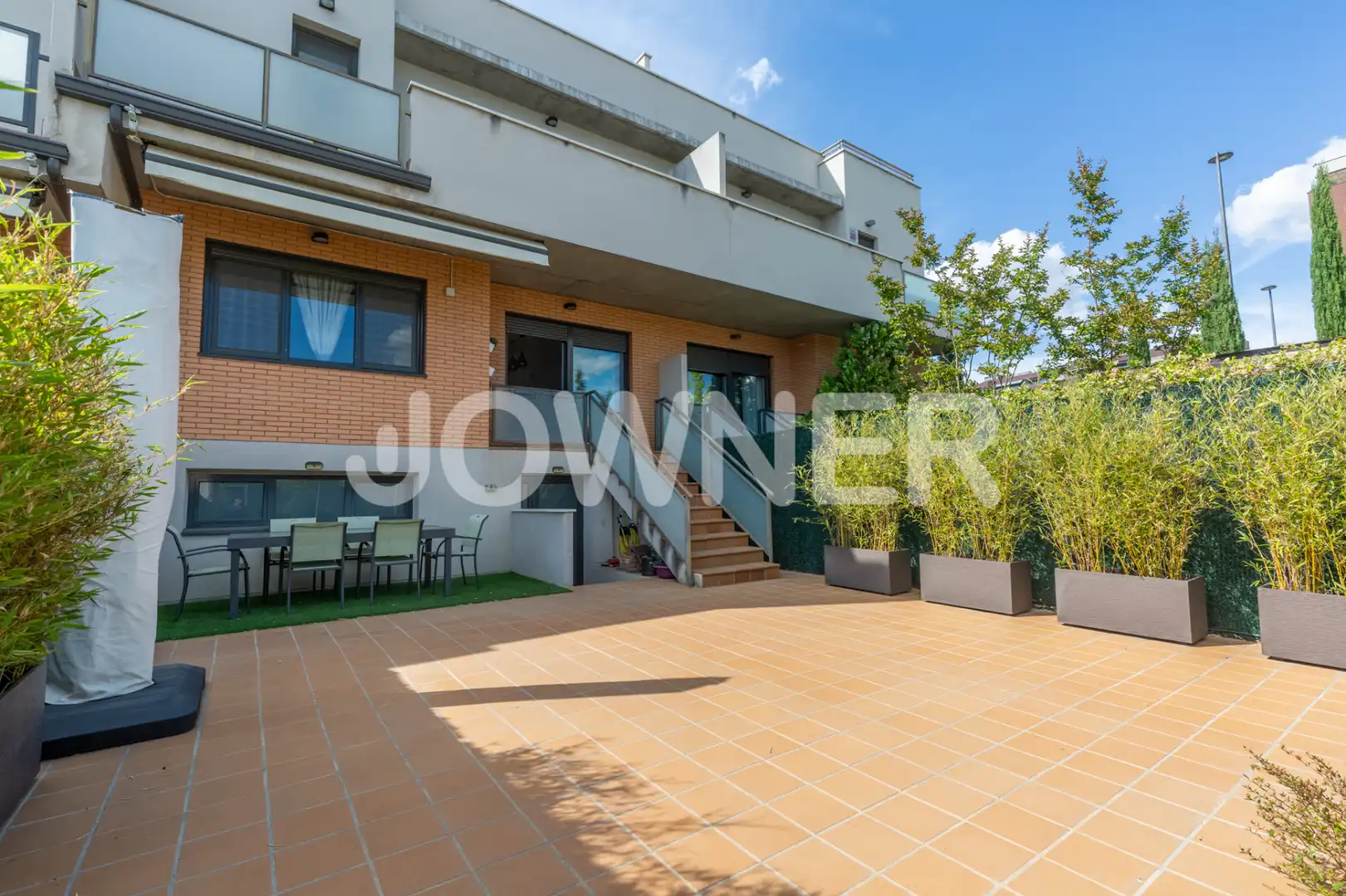 Vista exterior de Casa o xalet de lloguer en Tres Cantos amb Aire condicionat, Jardí privat i Terrassa