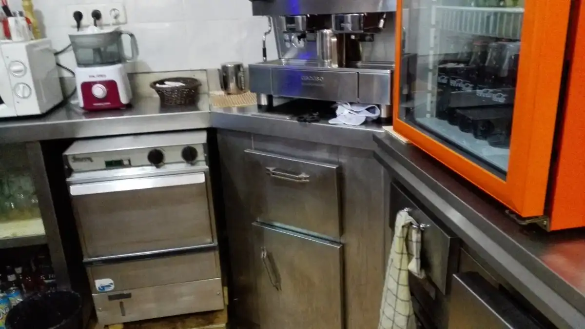 Cuina de Local en venda en Móstoles amb Aire condicionat i Moblat