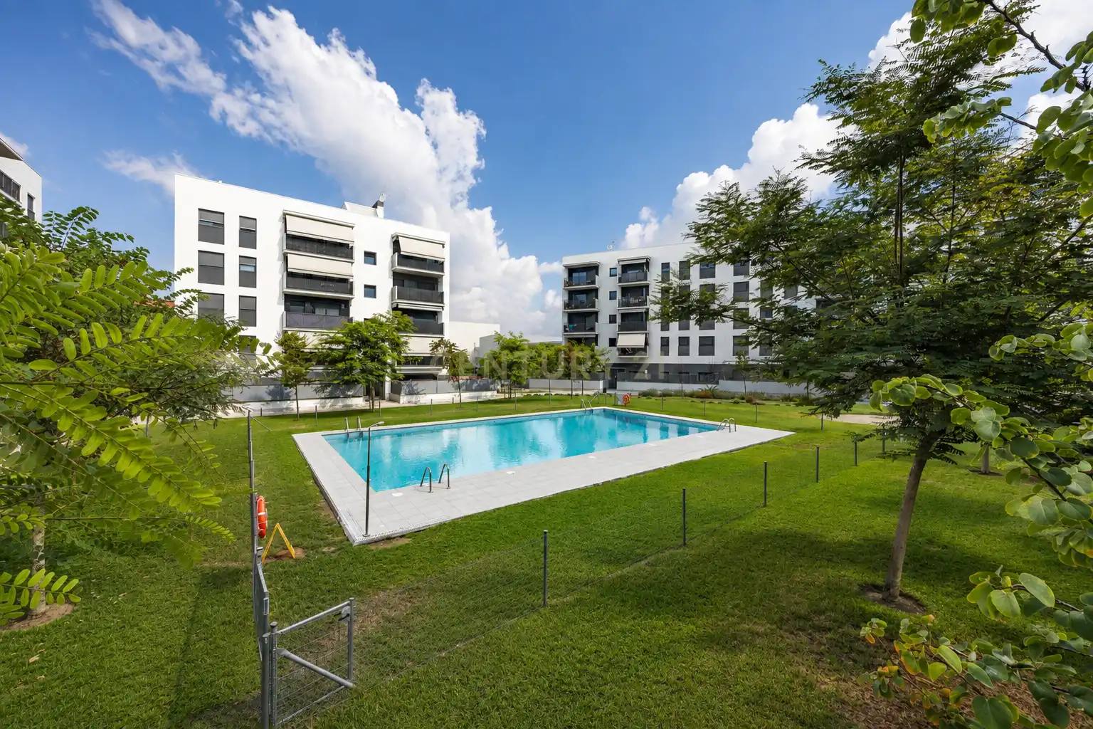 Piscina de Piso en venta en Sant Pere de Ribes con Trastero, Horno y Microondas