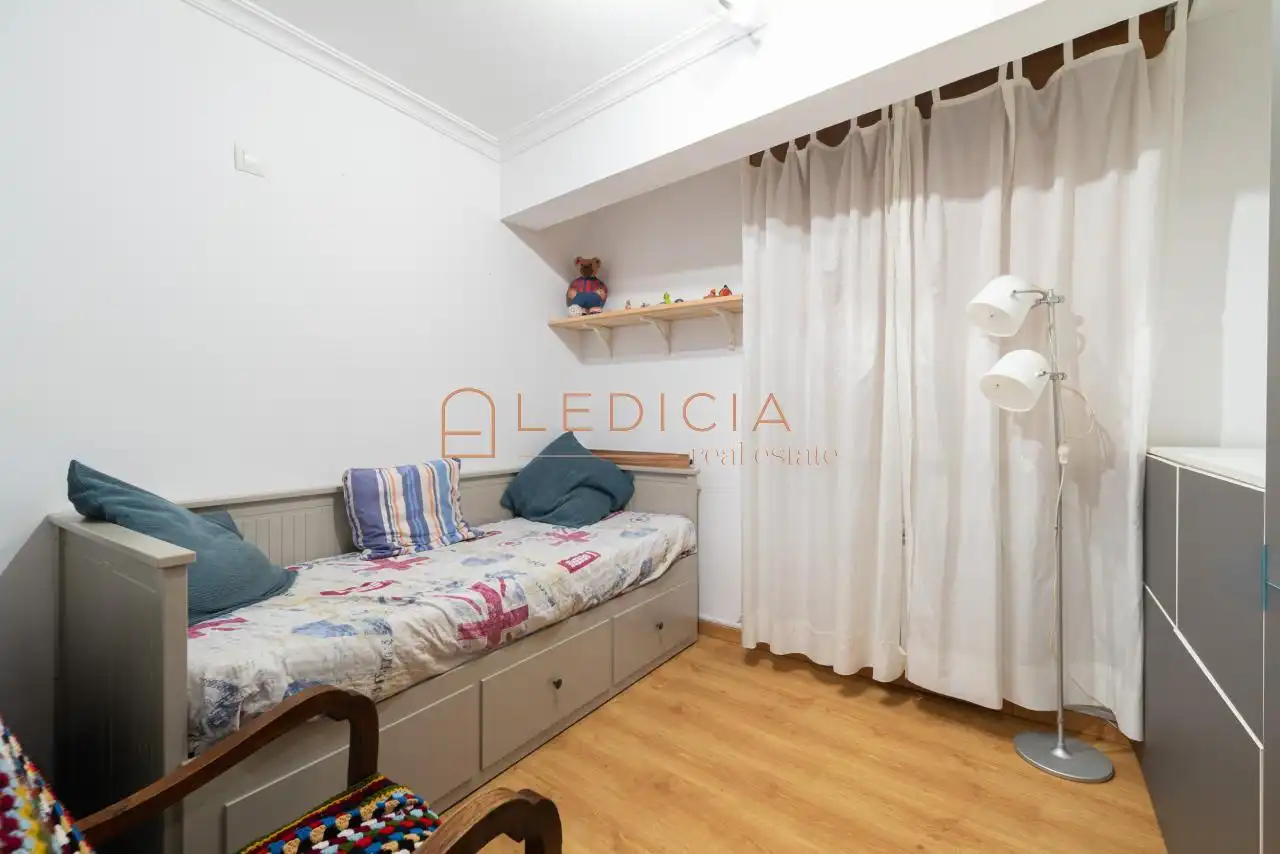 Bedroom of Flat for sale in Vigo   with Heating and Furnished