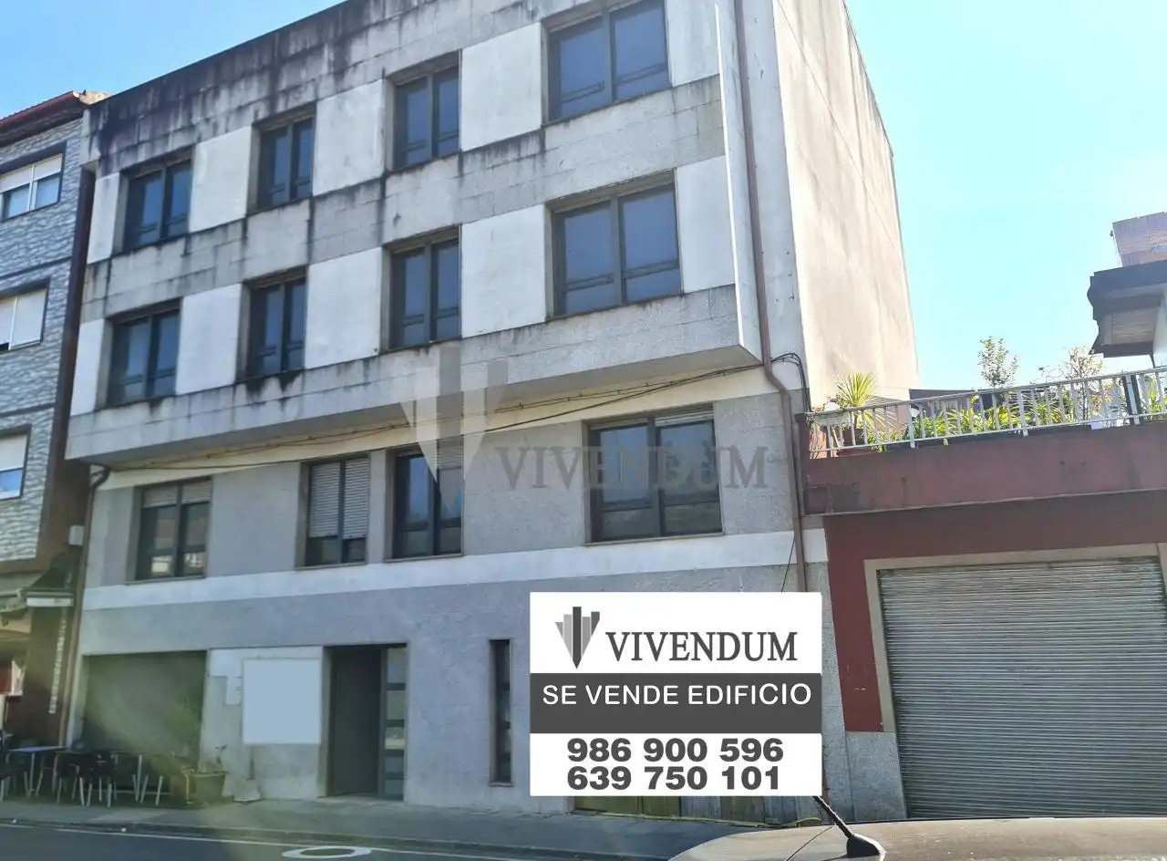 Vista exterior de Edificio en venta en Outes