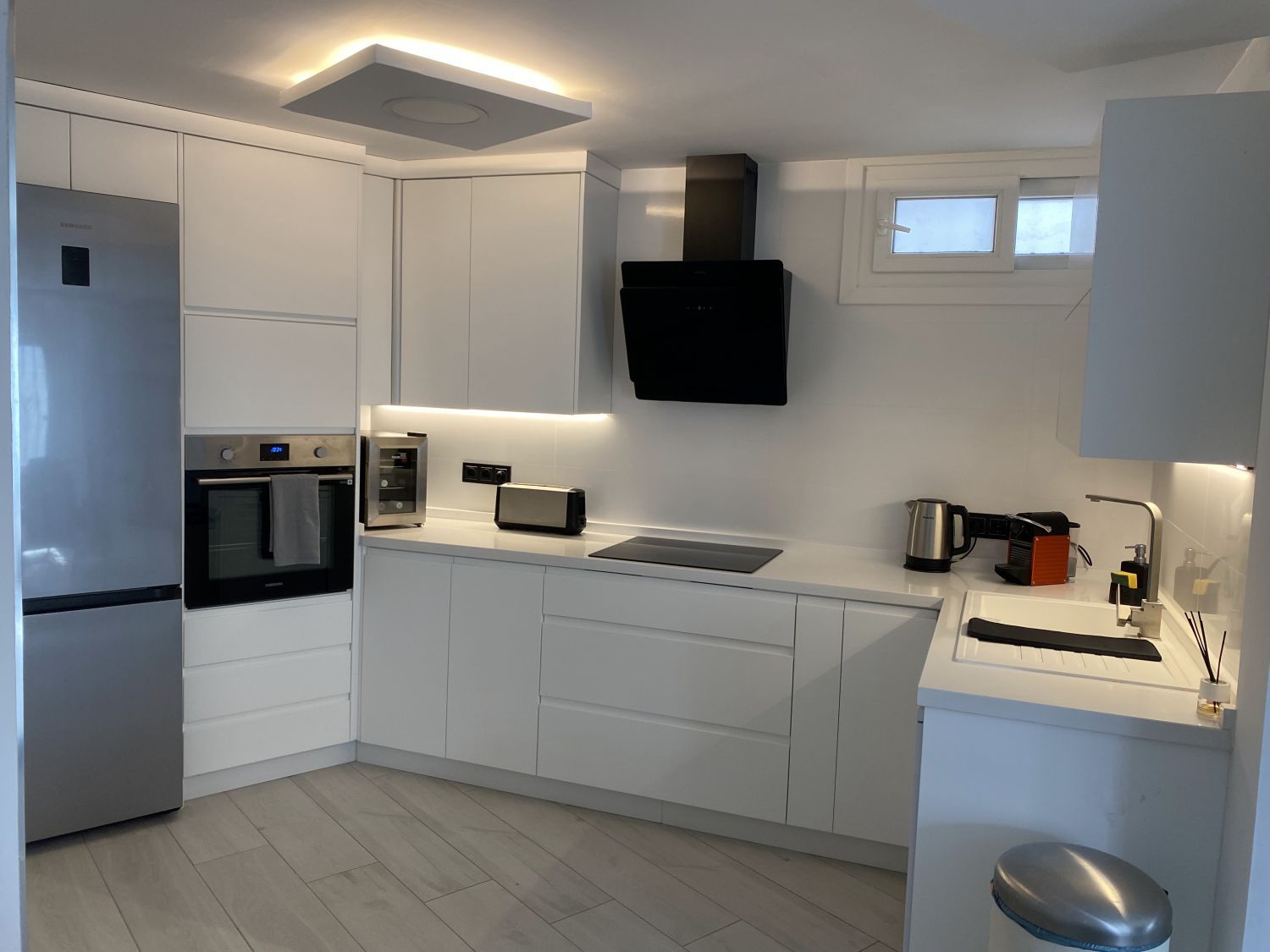 Cuina de Casa adosada en venda en Torremolinos amb Aire condicionat i Terrassa