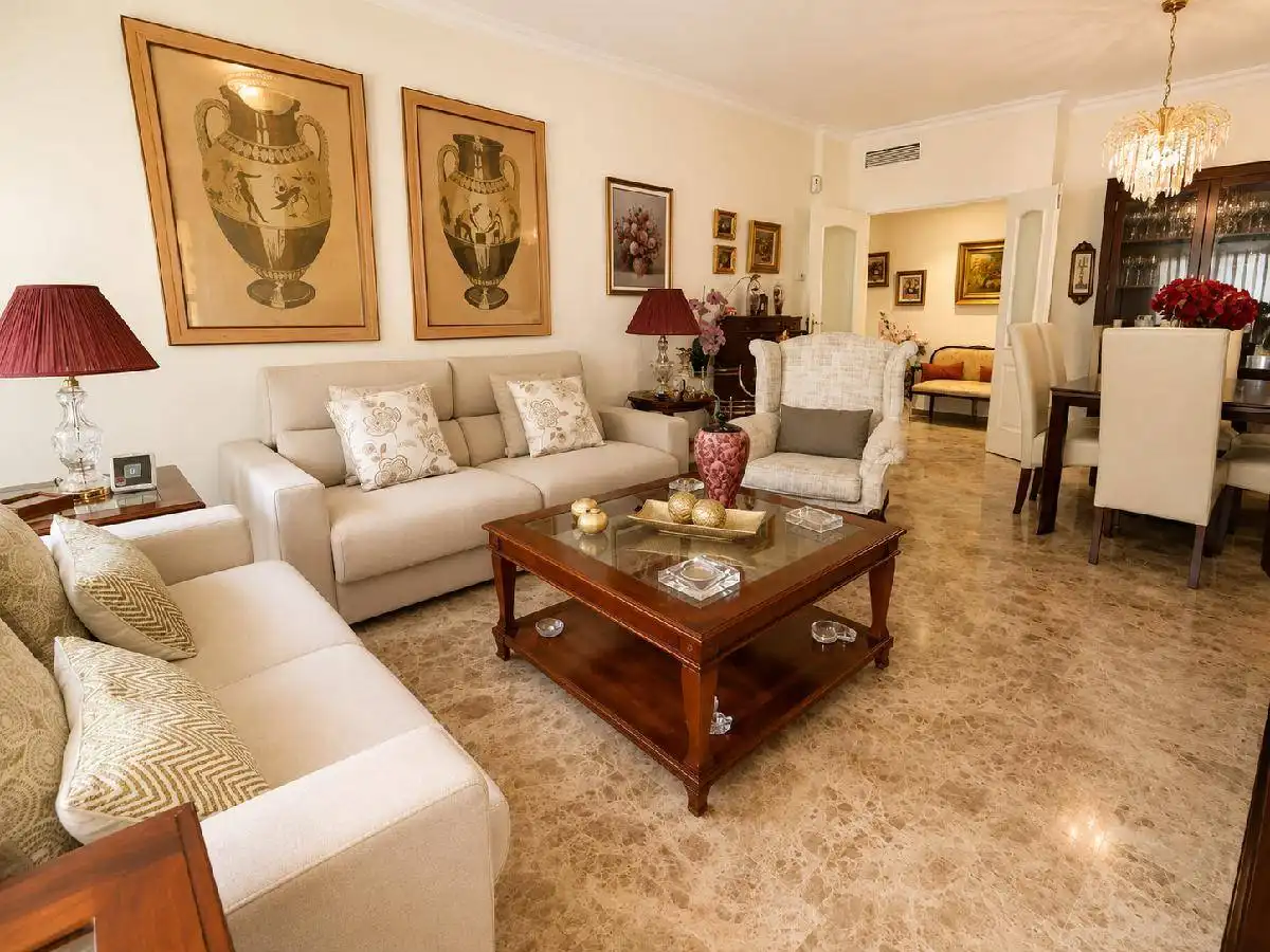 Sala d'estar de Pis en venda en Marbella amb Aire condicionat, Terrassa i Piscina