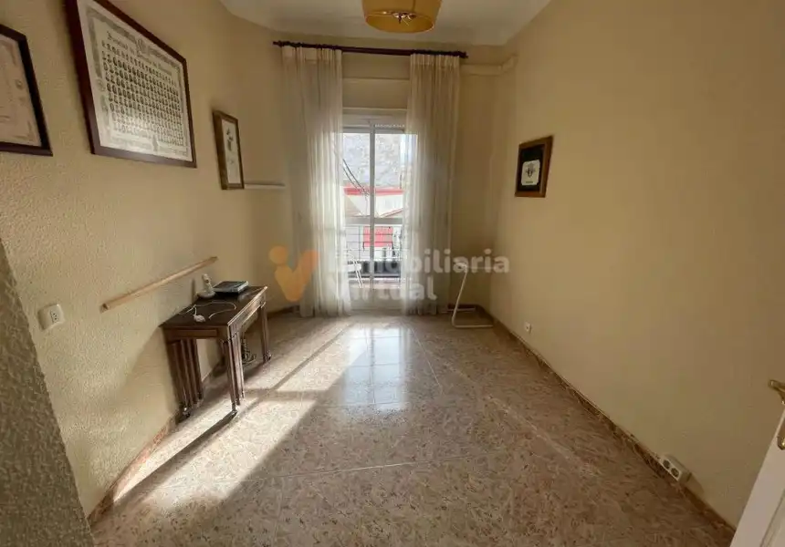 Piso con terraza en venta en Calle Julio Romero de Torres, imagen 3