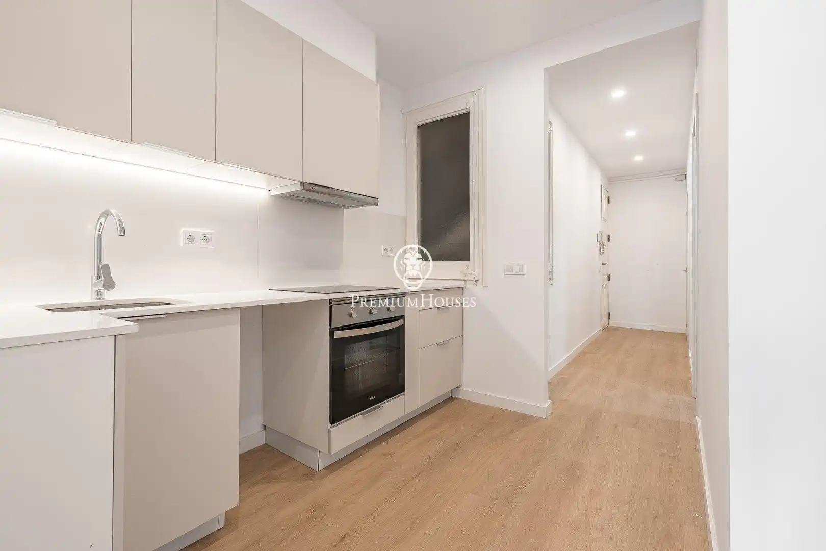 Kitchen of Apartments for sale in Barcelona  with Parquet flooring