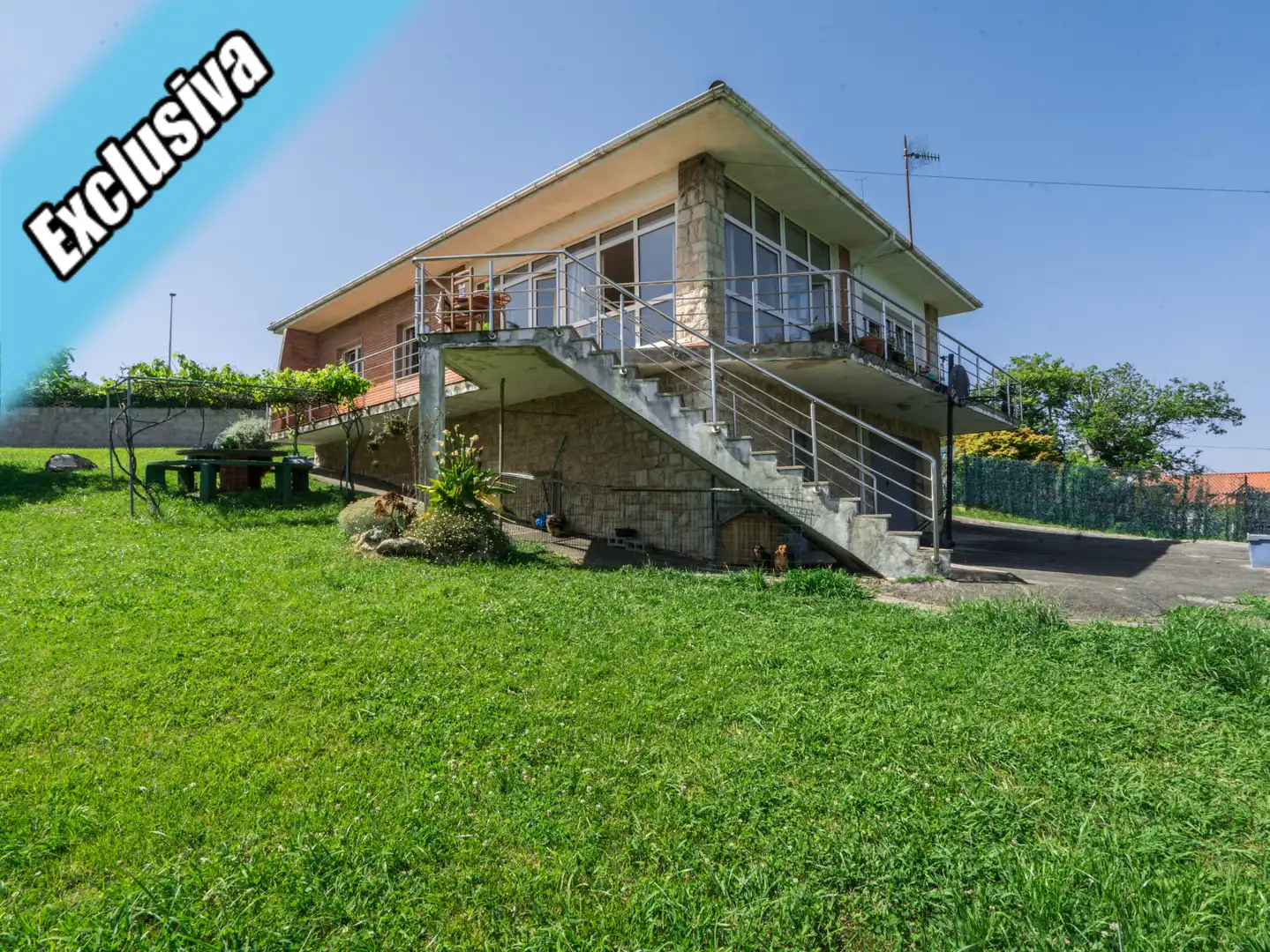 Vista exterior de Casa o chalet en venta en Arnuero con Calefacción, Jardín privado y Terraza