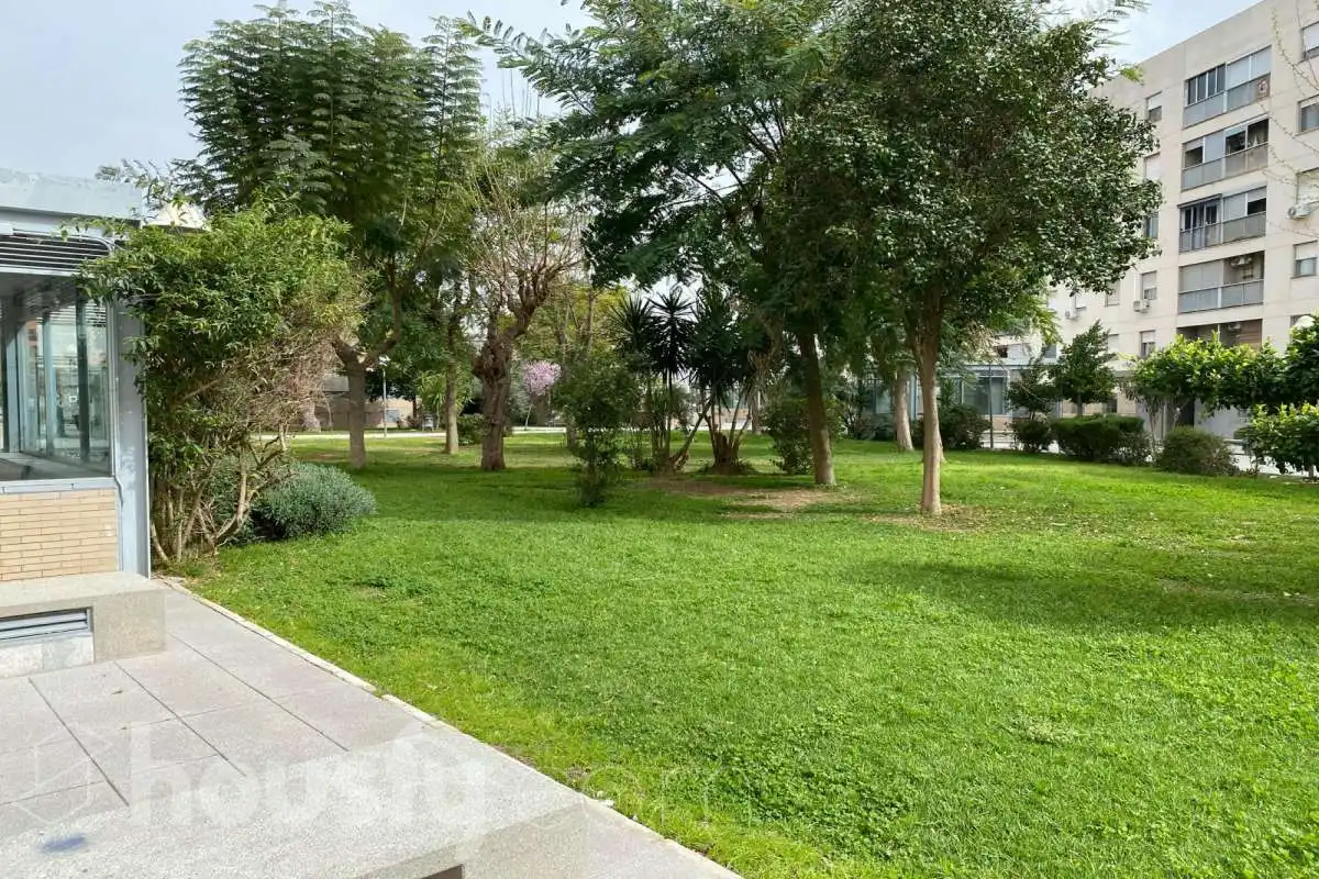 Garten von Wohnung zur Miete in Sevilla mit Klimaanlage, Terrasse und Balkon