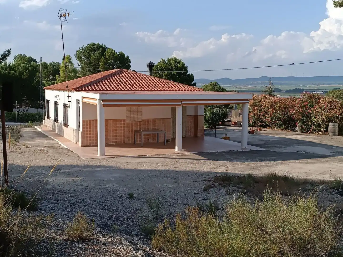 Vista exterior de Casa o xalet en venda en Yecla amb Aire condicionat, Jardí privat i Terrassa