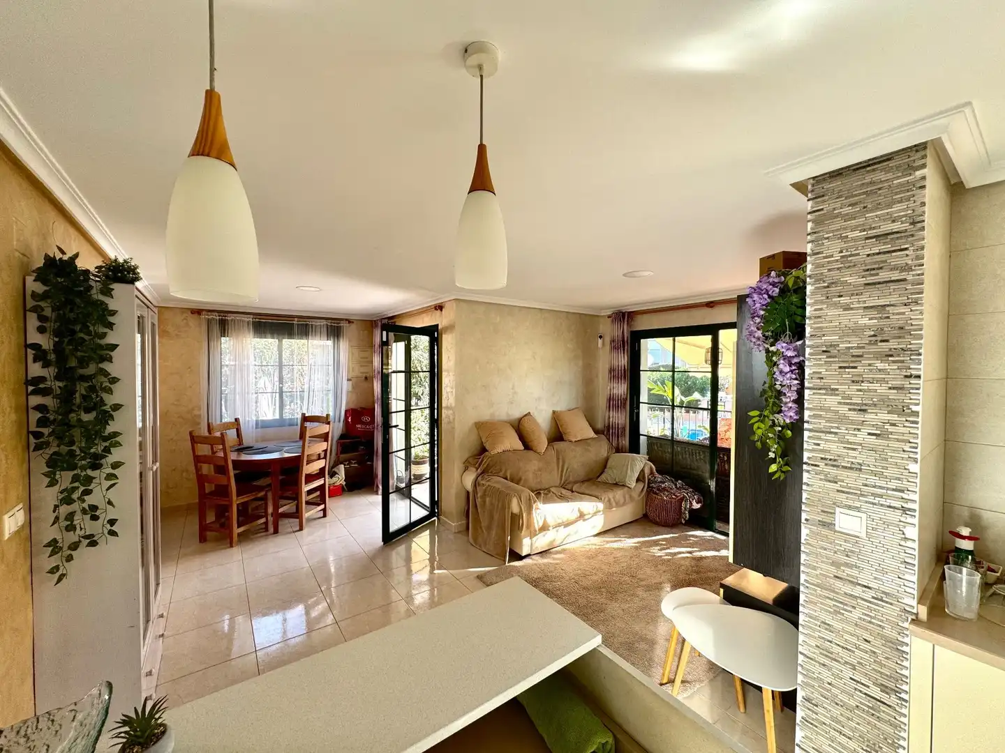 Sala d'estar de Casa o xalet de lloguer en Torrevieja amb Aire condicionat, Terrassa i Moblat