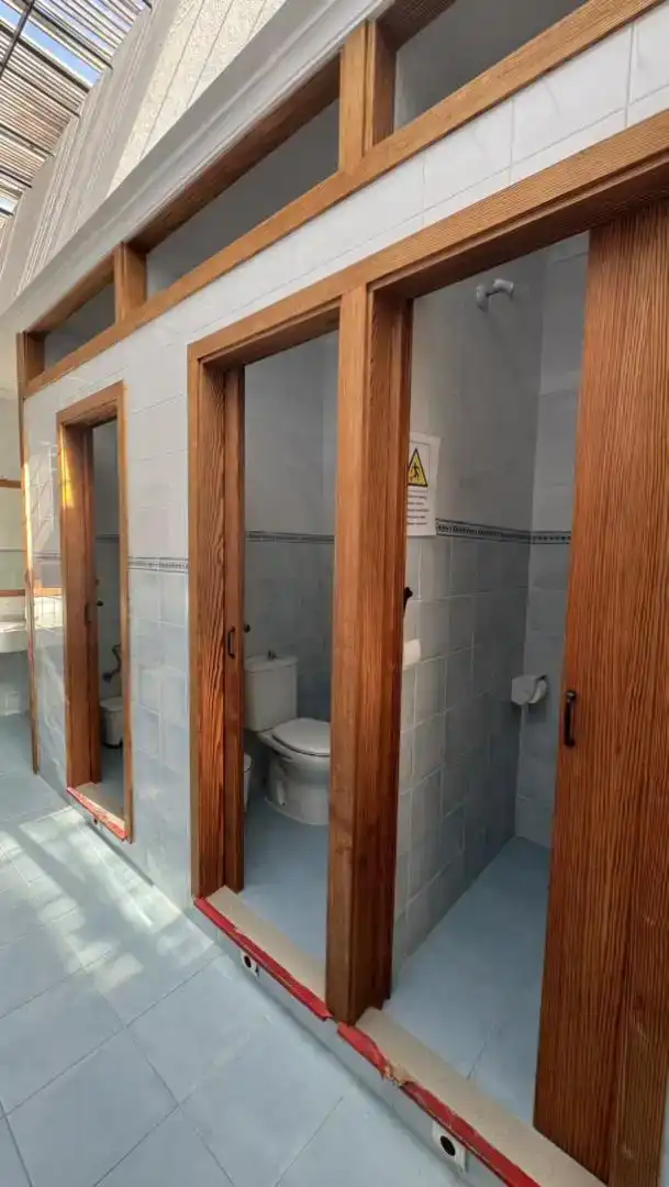 Badezimmer von Geschaftsraum zur Miete in Santa Eulària des Riu mit Klimaanlage