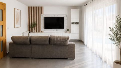 Foto 3 de Casa adosada en venta en Calle Damaso Alonso, Los Hueros, Villalbilla