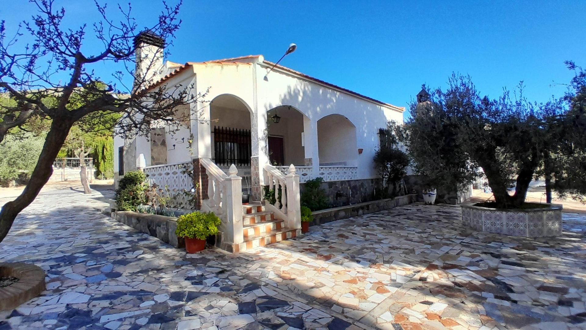 Vista exterior de Casa o xalet en venda en Yecla amb Aire condicionat, Calefacció i Jardí privat