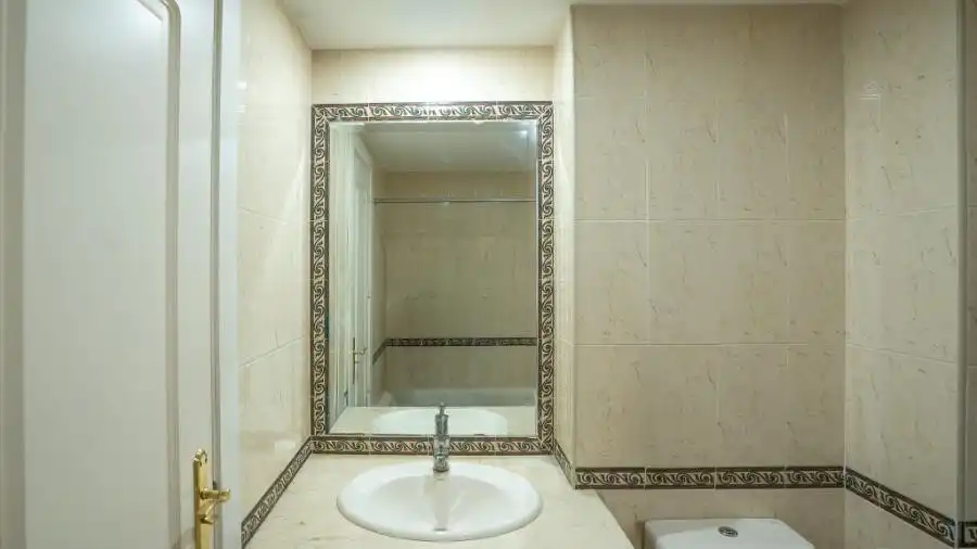 Bathroom of Duplexes for rent in Marbella  with Air Conditioner, Terrace and Swimming Pool