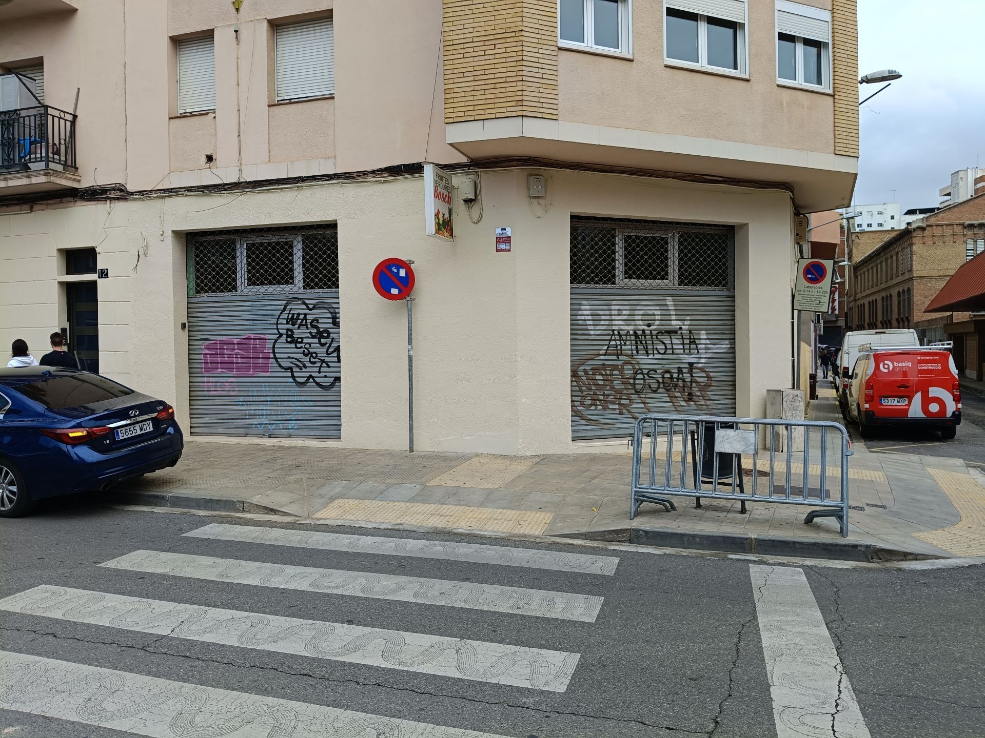 Local de lloguer a Instituts - Universitat