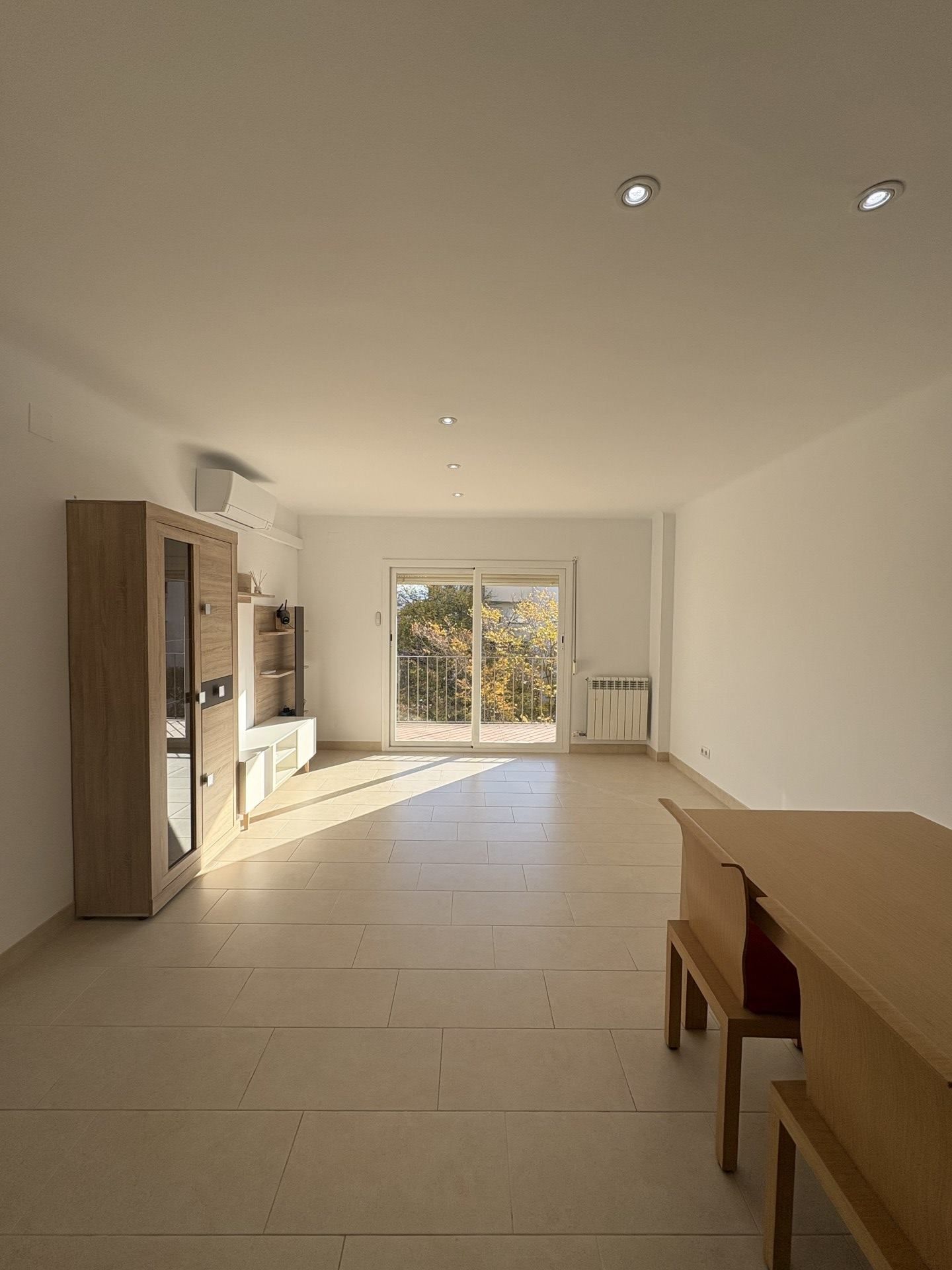 Living room of Flat to rent in Girona Capital  with Air Conditioner, Heating and Balcony